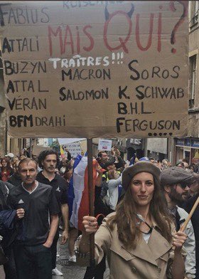 Pancarte antisémite pendant la manifestation du 7 août 2021 à Metz